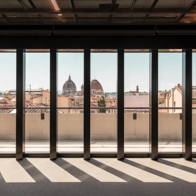 Controsoffittatura della sala con vista del Centro Storico di Firenze